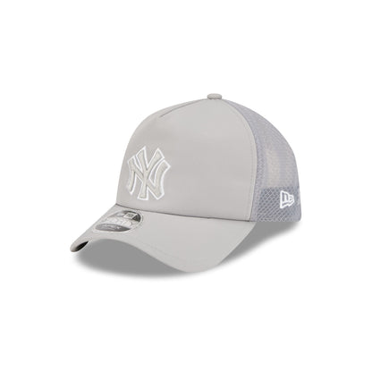 New York Yankees 2026 Batting Practice Colorway 9FORTY APEX Trucker Hat