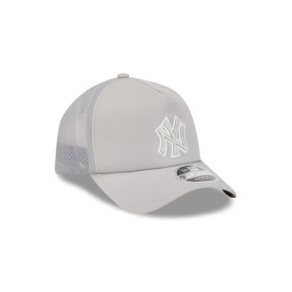 New York Yankees 2026 Batting Practice Colorway 9FORTY APEX Trucker Hat